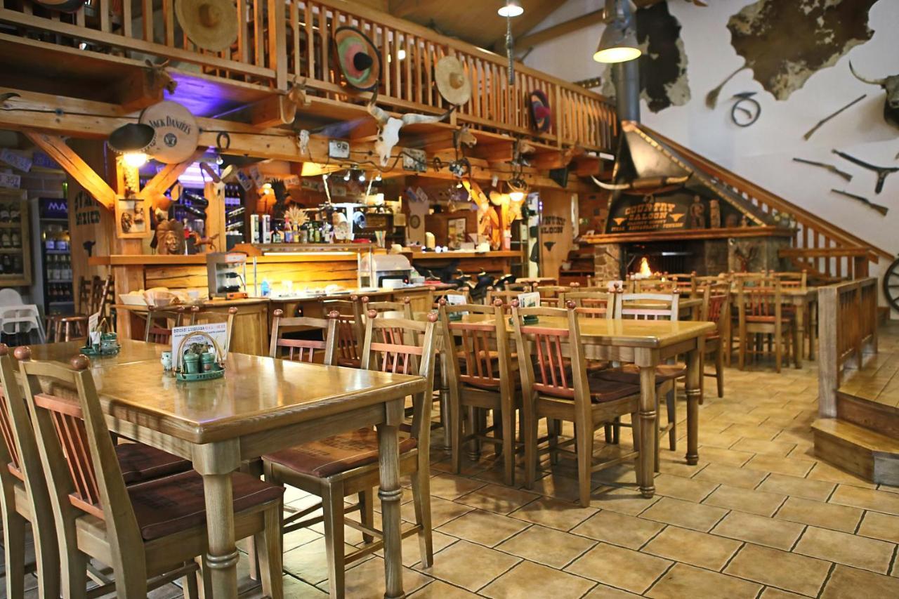 乡村酒吧-牛排餐厅酒店 克拉托维 外观 照片