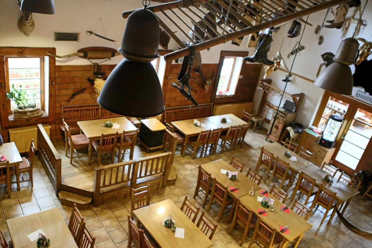 乡村酒吧-牛排餐厅酒店 克拉托维 外观 照片